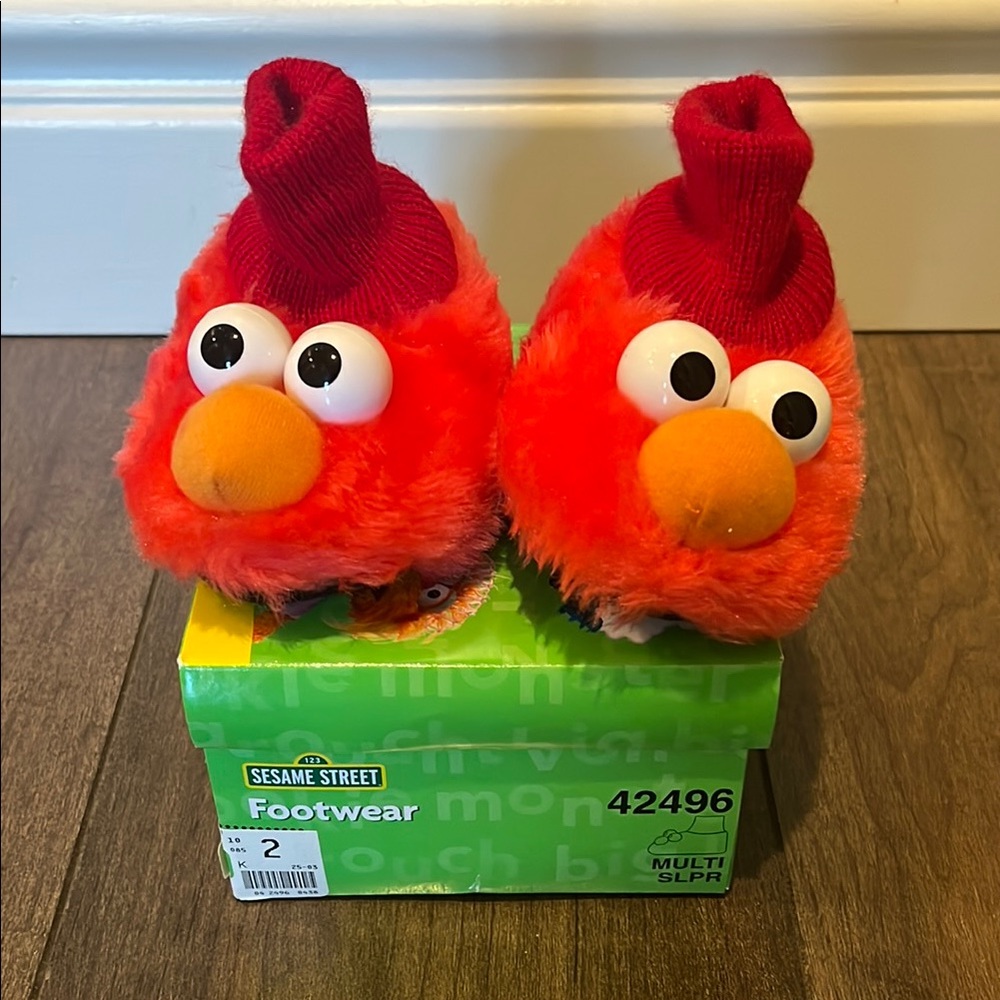 Sesame Street Elmo Slippers - Red. Size 2
